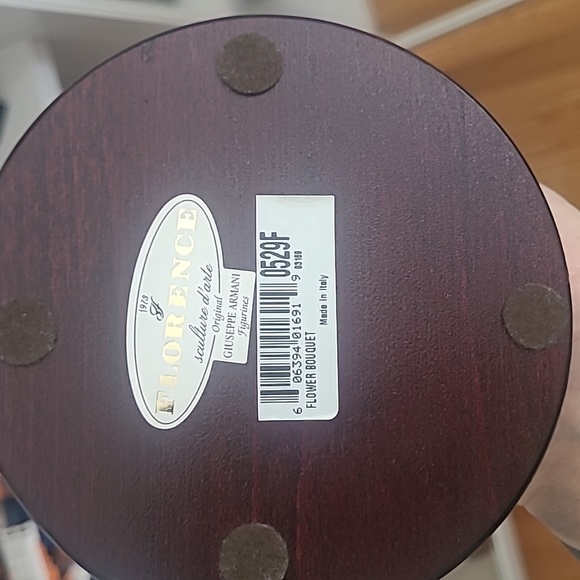 Giuseppe Armani Porcelain Lady Regina Flower Bouquet Figurine Statue 0529F - Picture 5 of 7